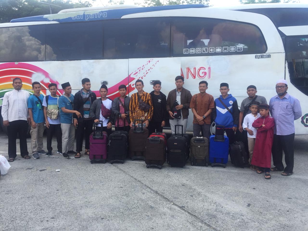 FDP dan Dewan Dakwah Aceh Biayai Kuliah 35 Mahasiswa Kurang Mampu